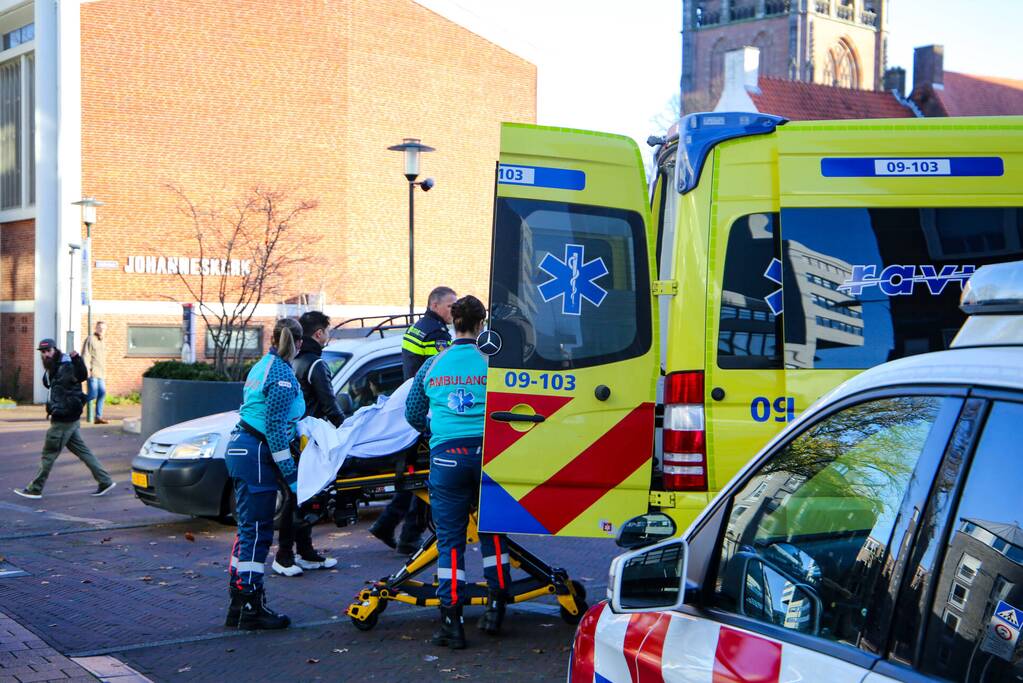 Snorfietser verliest controle over stuur en raakt gewond