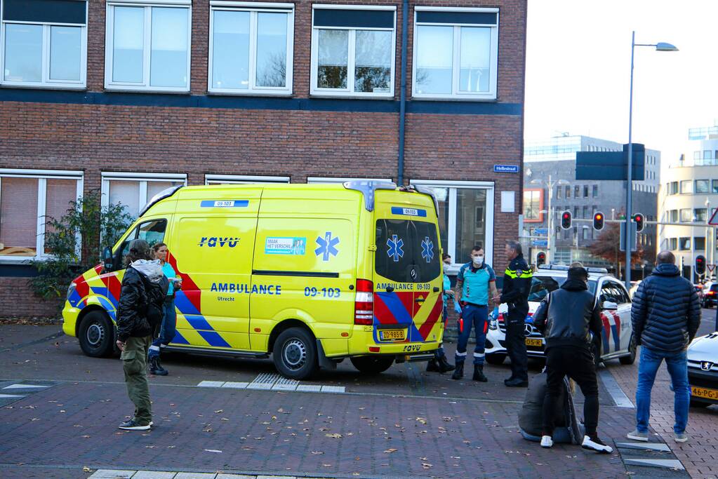 Snorfietser verliest controle over stuur en raakt gewond