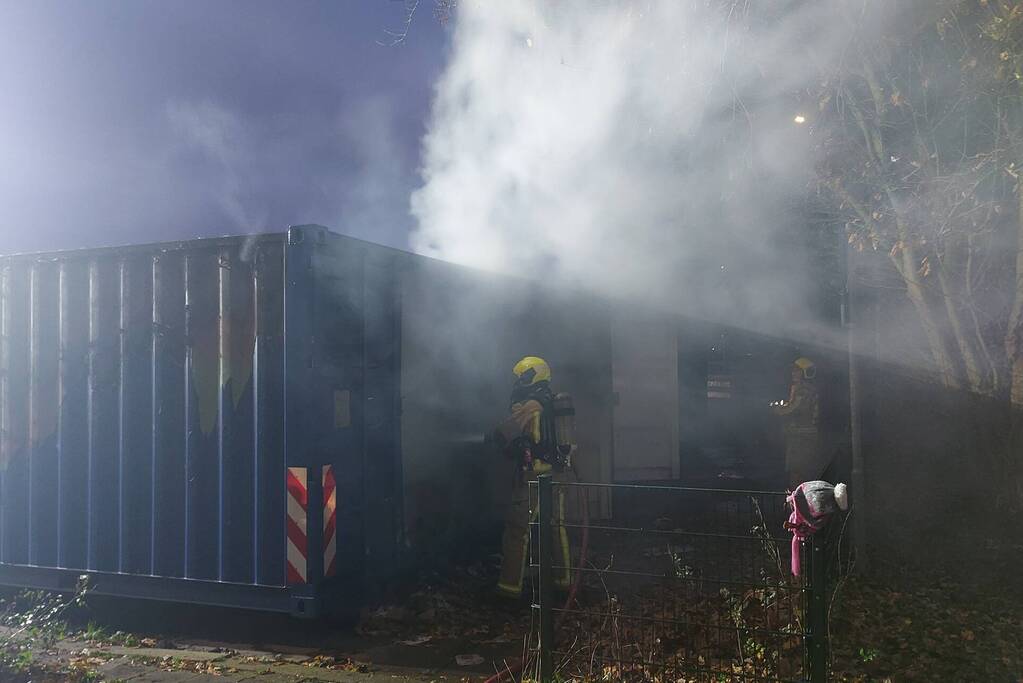 Brand in zeecontainer laait opnieuw op