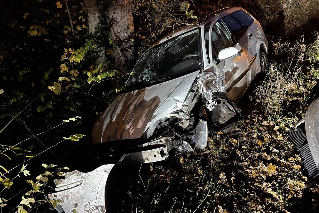 Personenauto's total-loss door frontale botsing