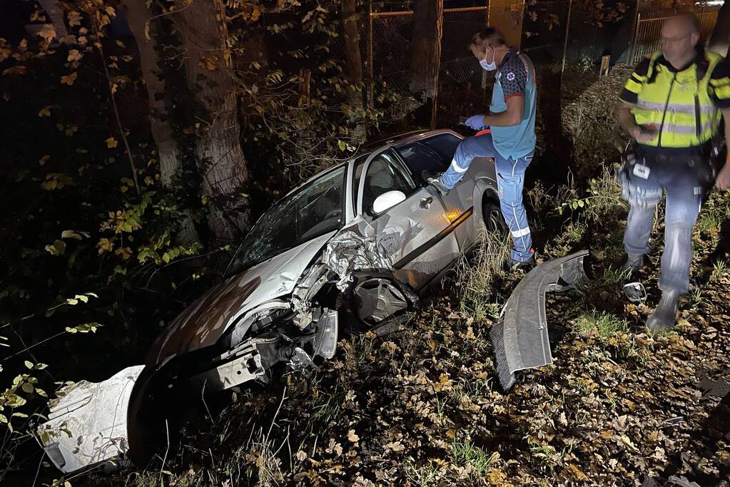 Personenauto's total-loss door frontale botsing