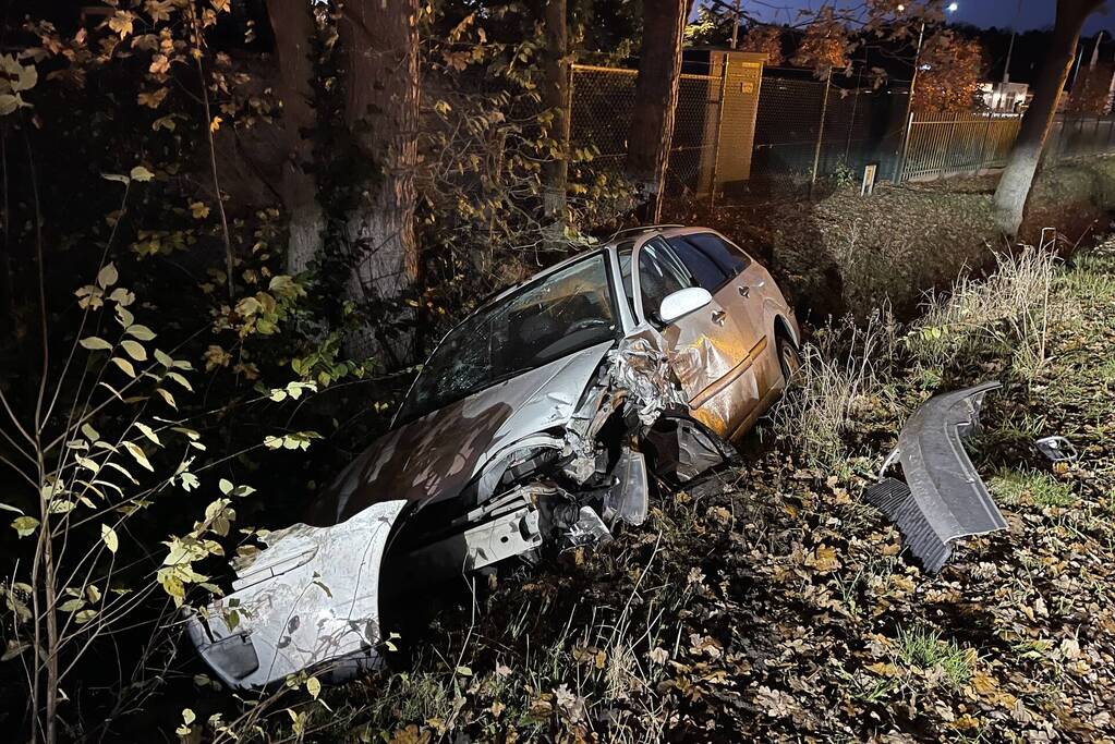 Personenauto's total-loss door frontale botsing