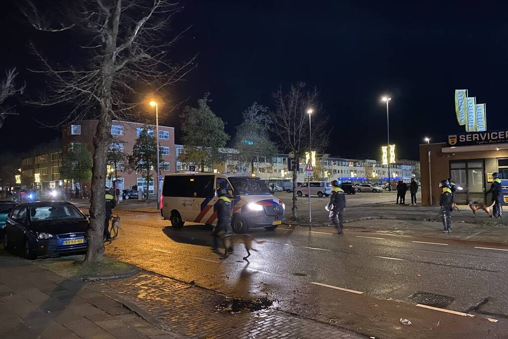 Honderden Cambuur-supporters dringen stadion binnen