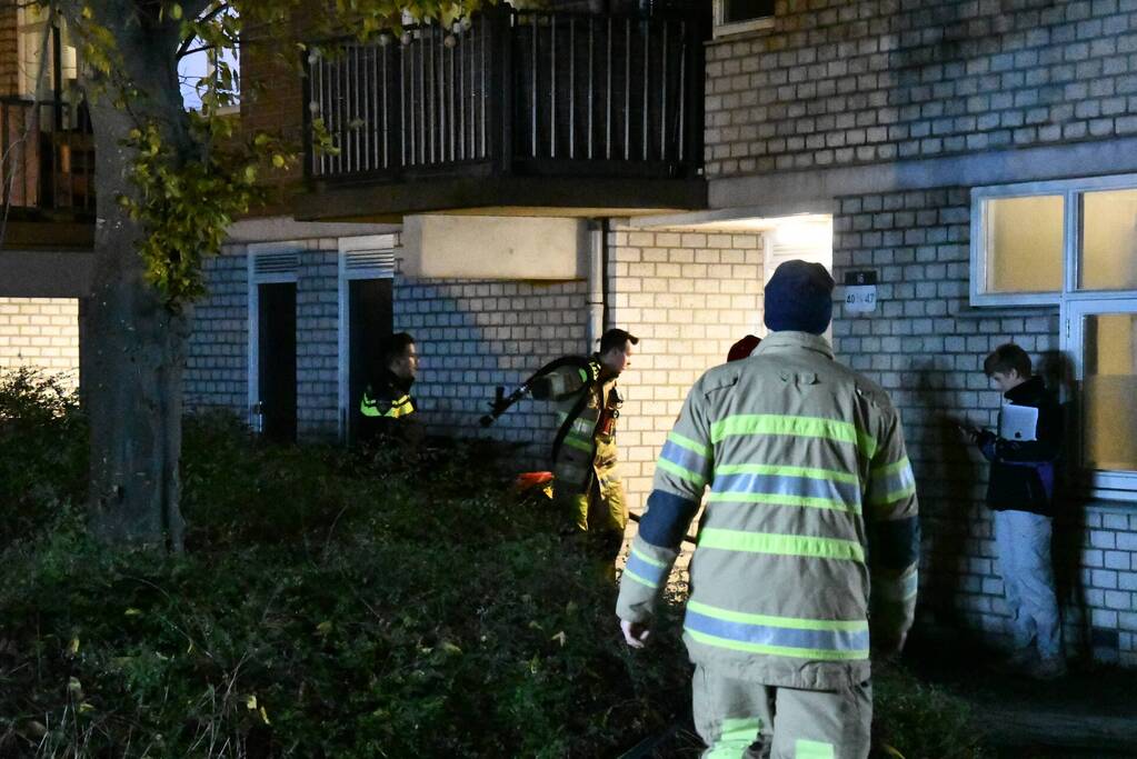 Brand in portiekwoning snel geblust