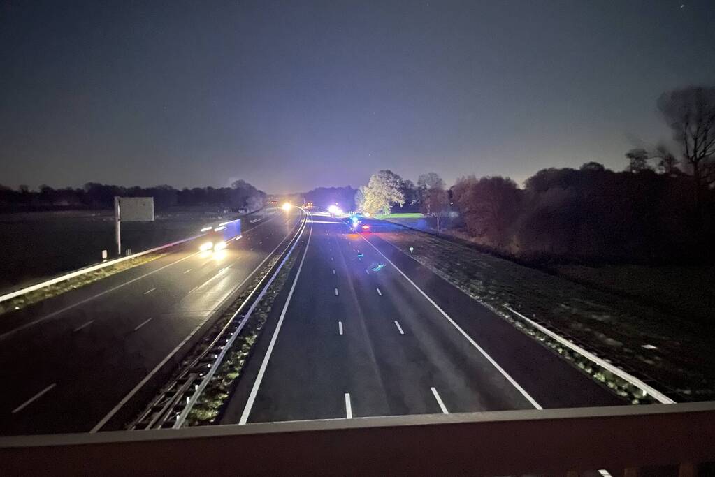 Bestuurder van bestelbus verliest macht over het stuur