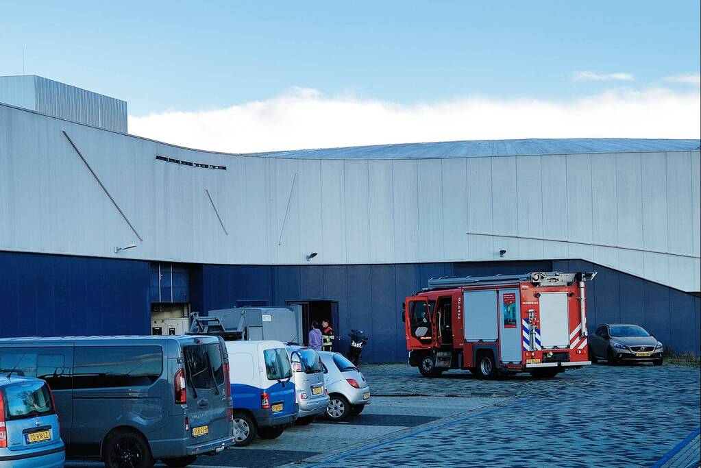 Elfstedenhal ontruimd door brandlucht