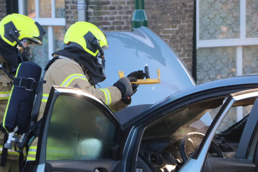 Auto total-loss door brand