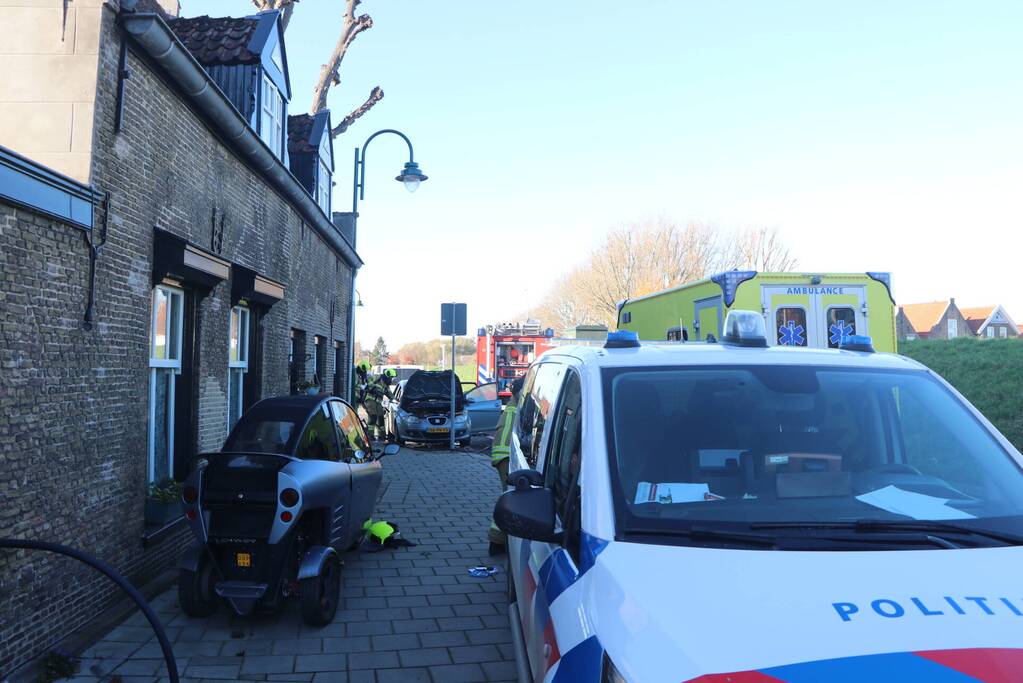 Auto total-loss door brand