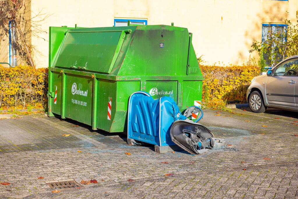 Vernieling en brandstichting in Kattenbroek