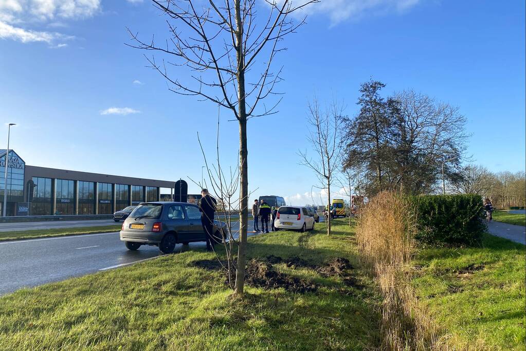 Drie auto's met elkaar in botsing