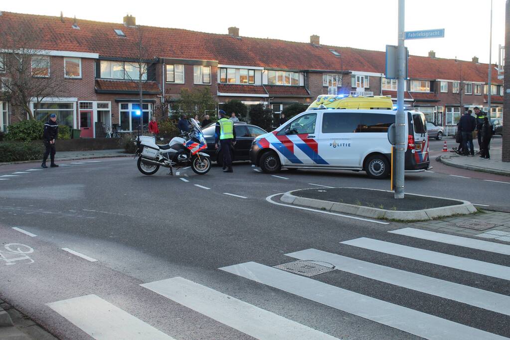 Fietser geschept door personenauto