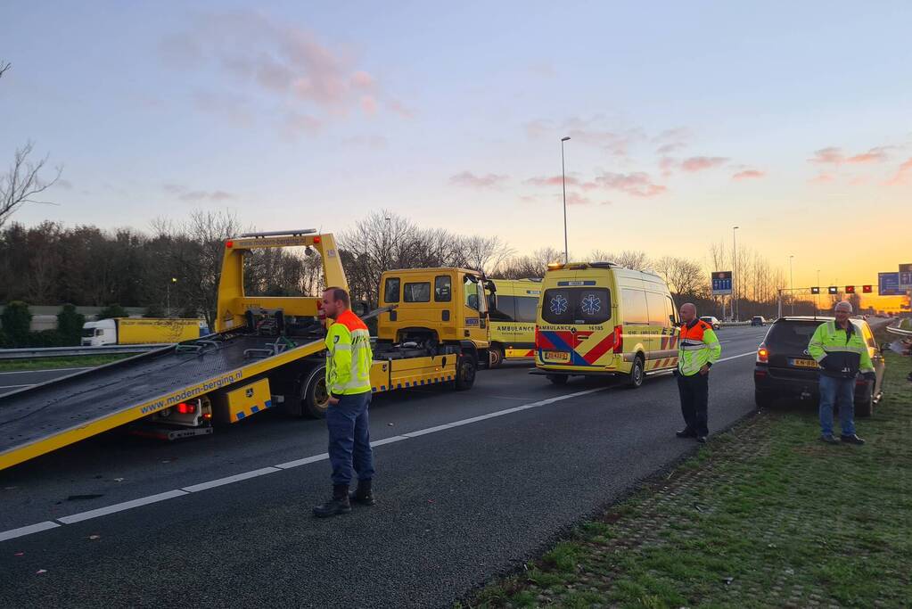 Flinke schade bij aanrijding op snelweg