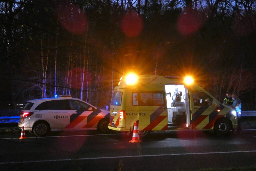 Snelweg bezaaid met brokstukken na botsing