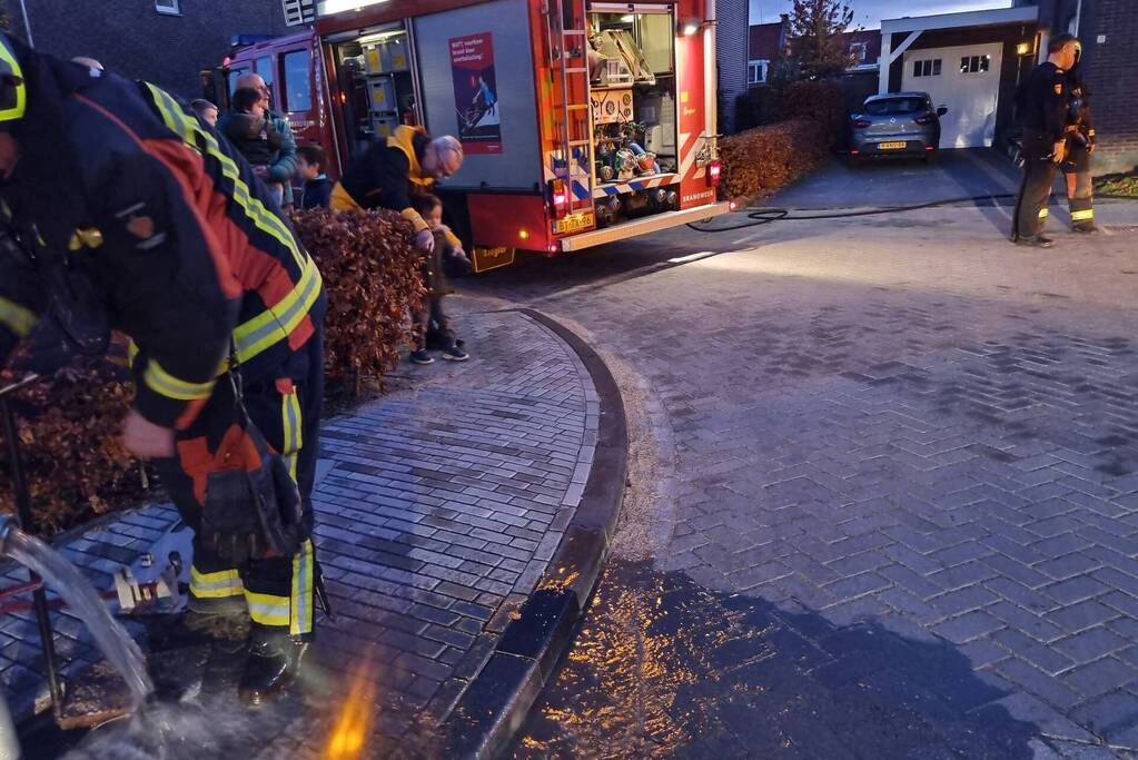 Brand in schoorsteen van woning