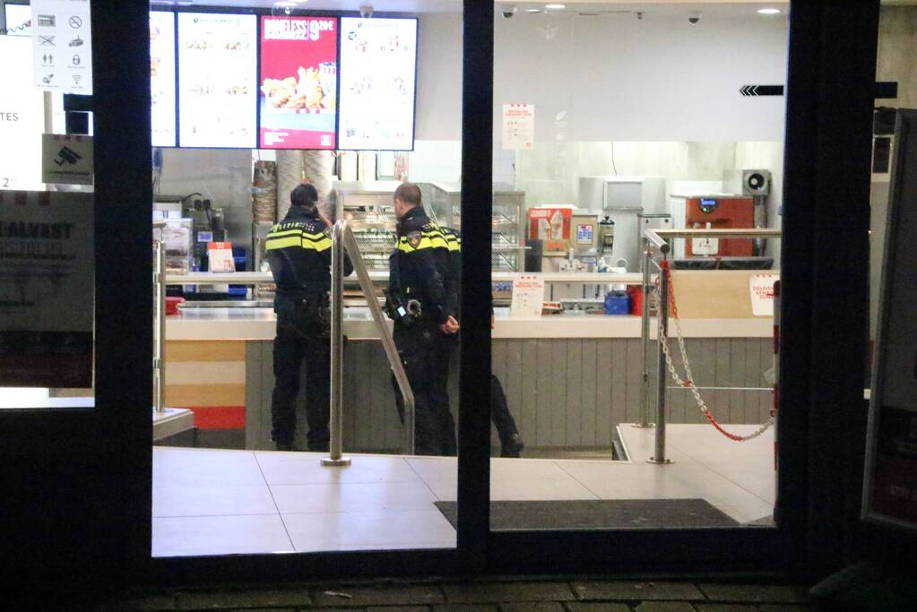 Overvaller bedreigt KFC-personeel met mes