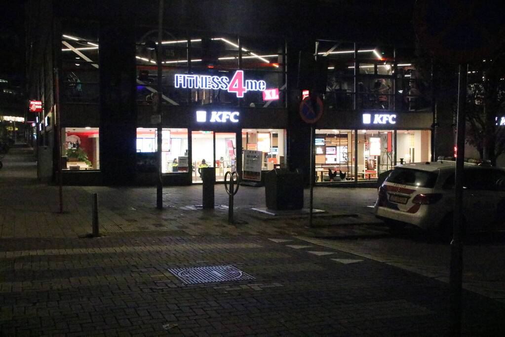 Overvaller bedreigt KFC-personeel met mes