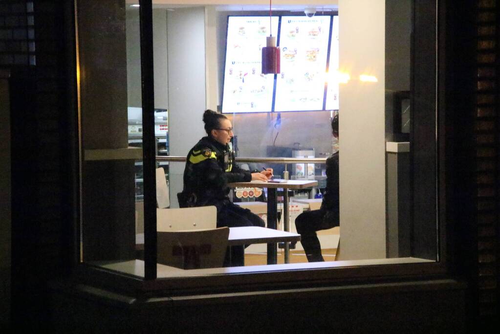 Overvaller bedreigt KFC-personeel met mes