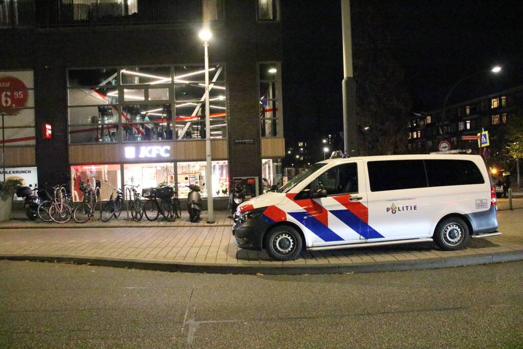 Overvaller bedreigt KFC-personeel met mes