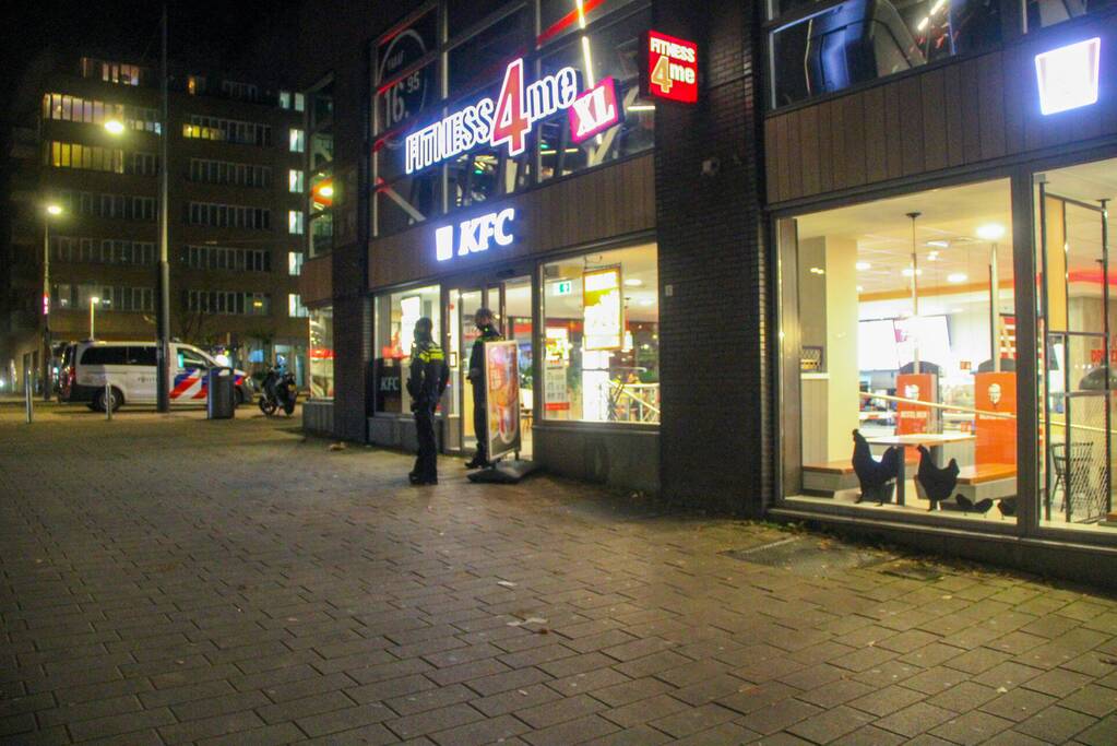 Overvaller bedreigt KFC-personeel met mes