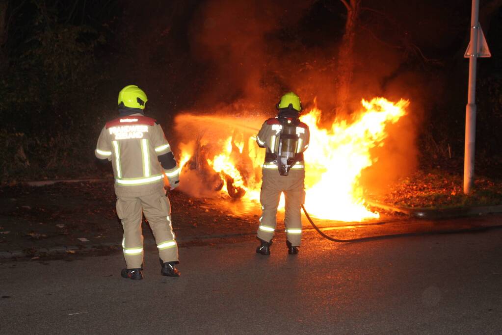 Auto volledig verwoest door brand