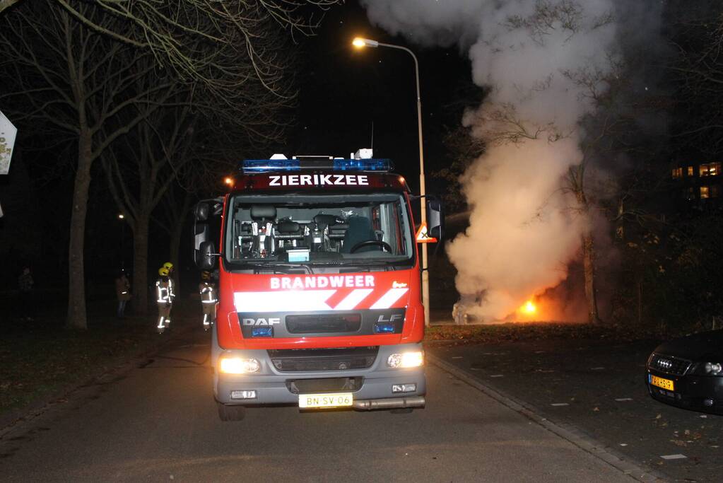 Auto volledig verwoest door brand