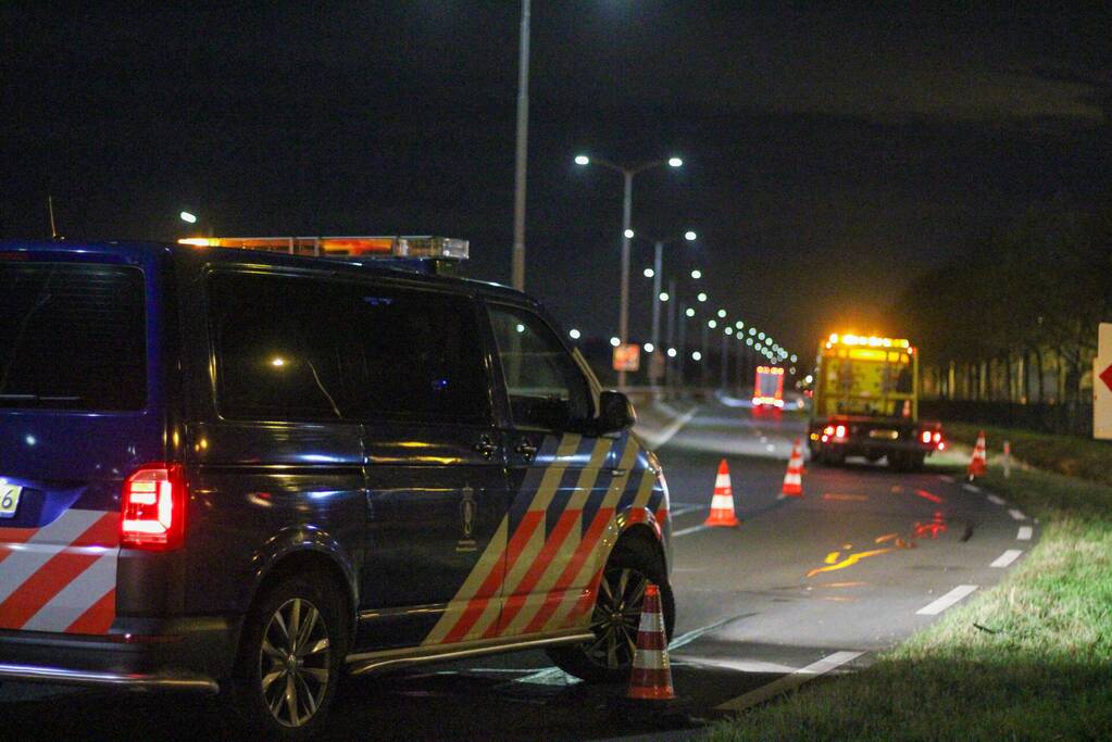 Auto belandt in het water