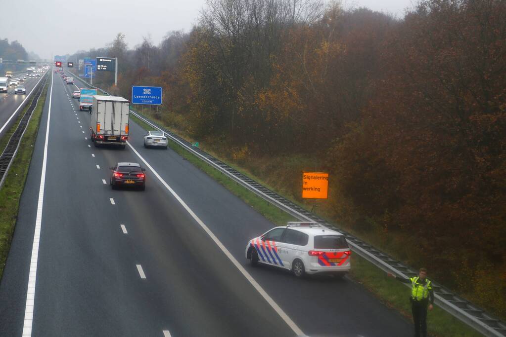 Meerdere voertuigen botsen op snelweg