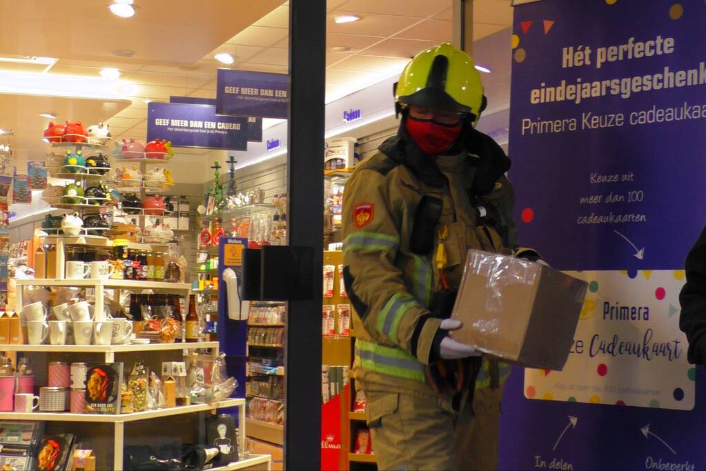 Winkelstraat afgesloten voor onderzoek naar stinkend pakket