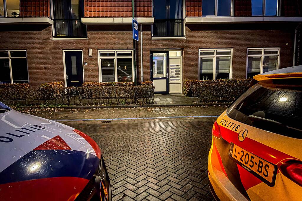 Recherche doet onderzoek in woning