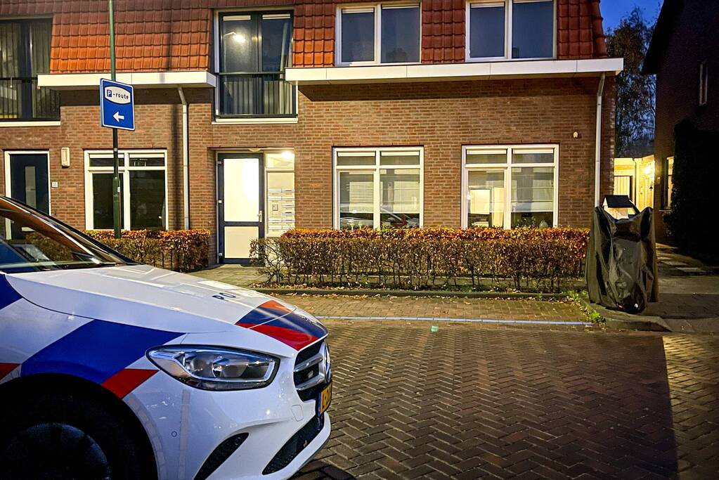 Recherche doet onderzoek in woning