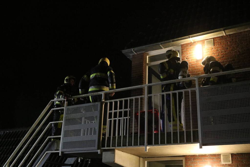 Veel rookontwikkeling door brand in woning