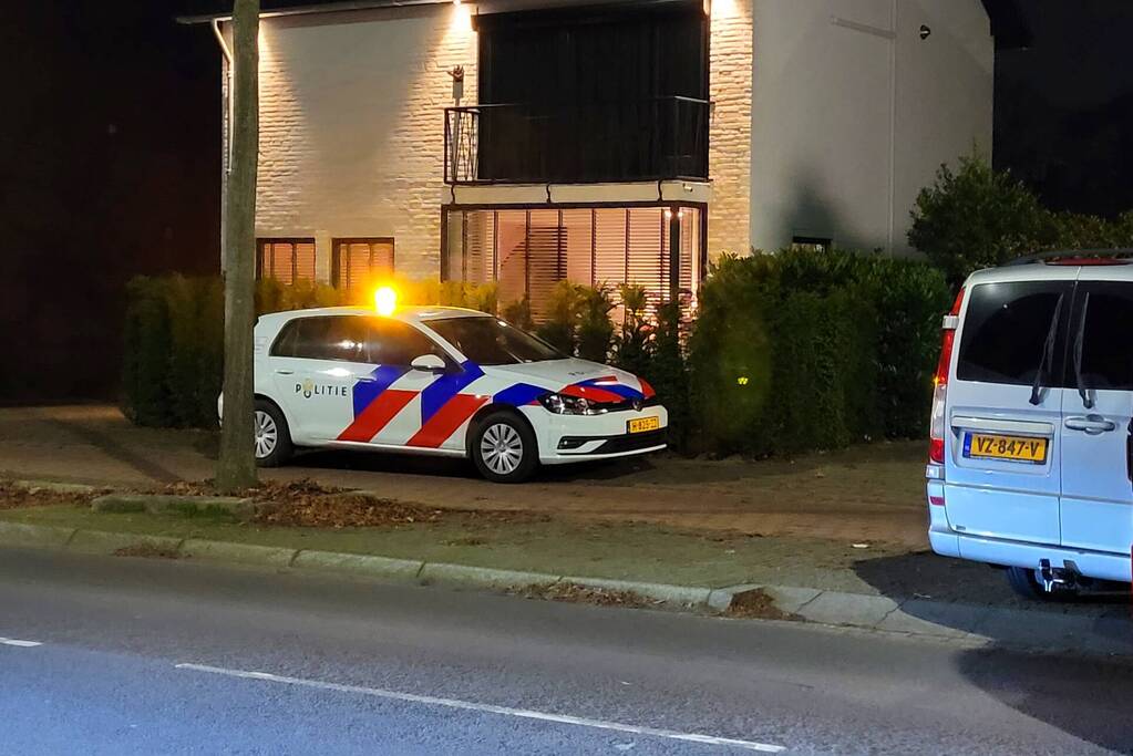 Lijnbus rijdt op bestelbus