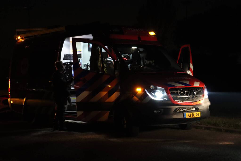 Bestuurster belandt in sloot met auto