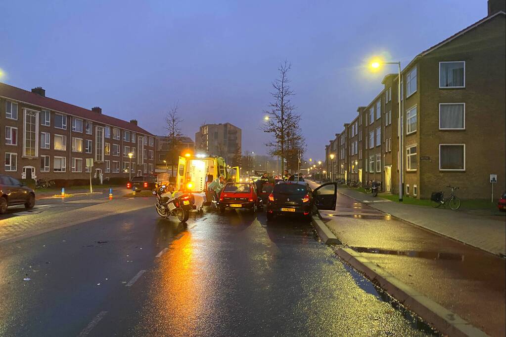 Automobilist botst achterop zijn voorganger