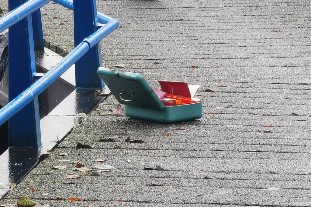 Verdachten voorwerpen uit het water gehaald