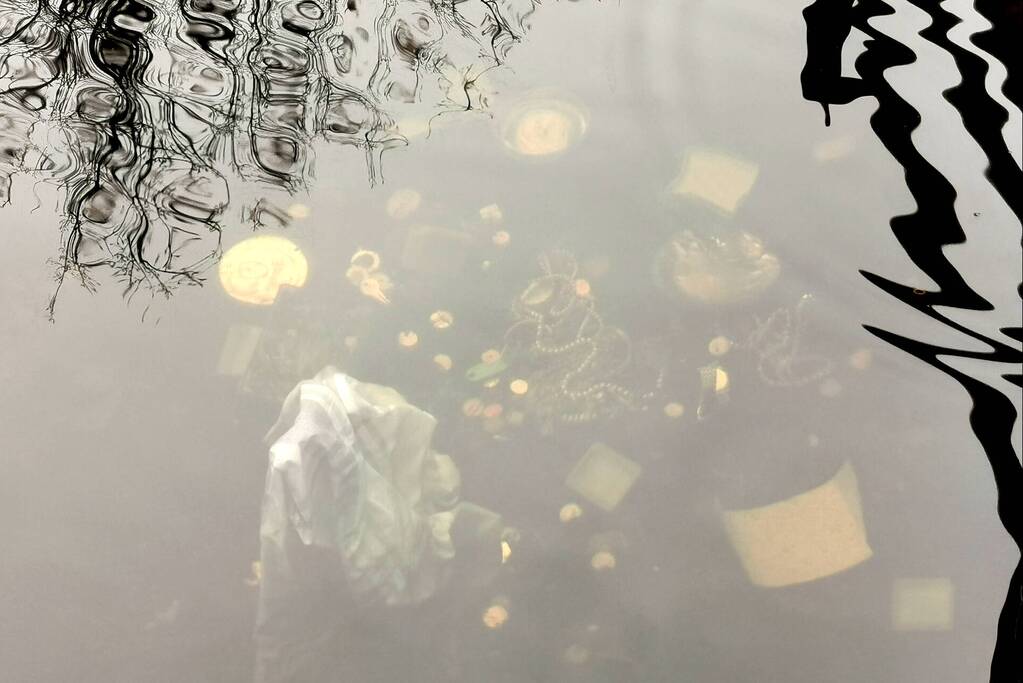 Verdachten voorwerpen uit het water gehaald