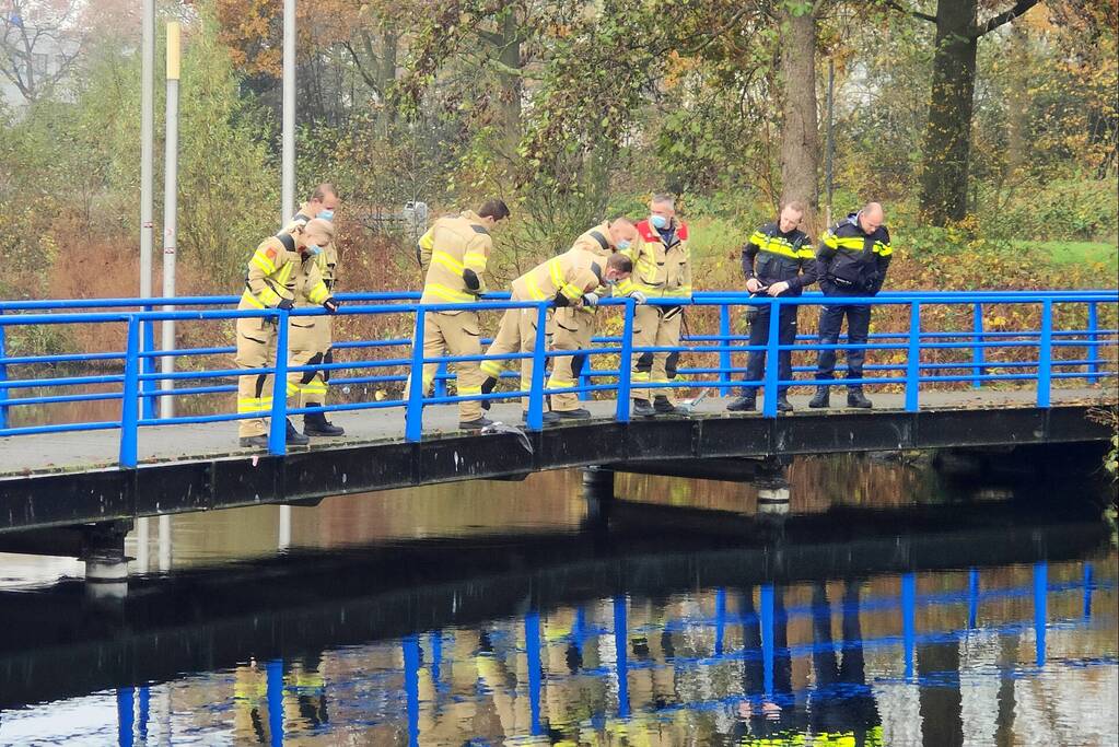 Verdachten voorwerpen uit het water gehaald