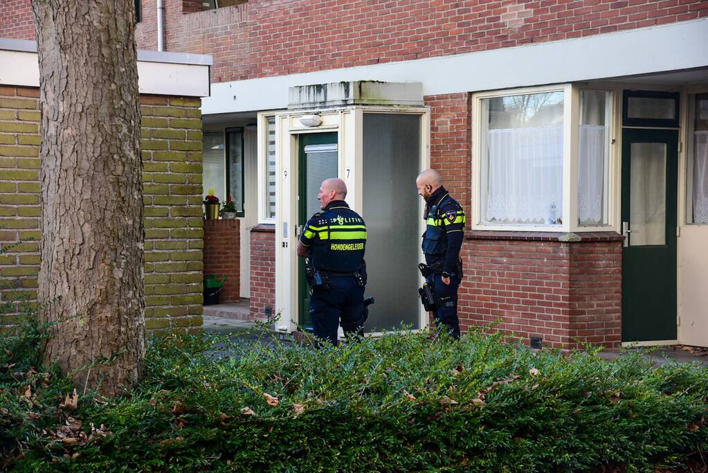 Veel politie ingezet voor agressieve hond in woning
