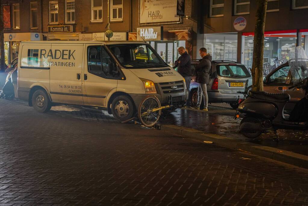 Drie fietsers gewond door ongeval met bestelbus