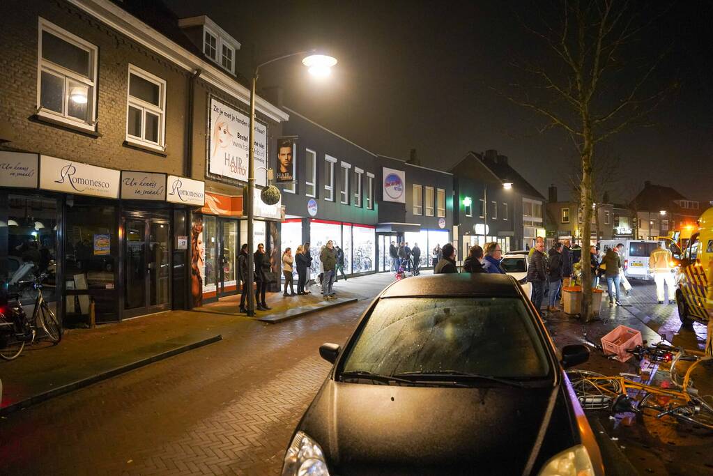 Drie fietsers gewond door ongeval met bestelbus