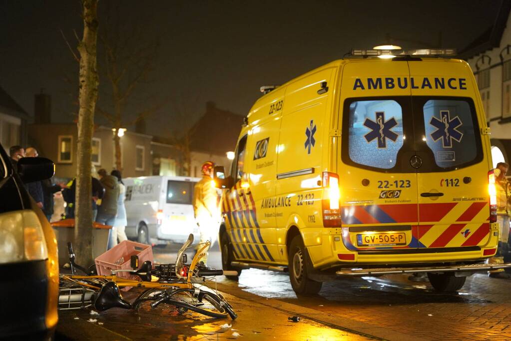 Drie fietsers gewond door ongeval met bestelbus