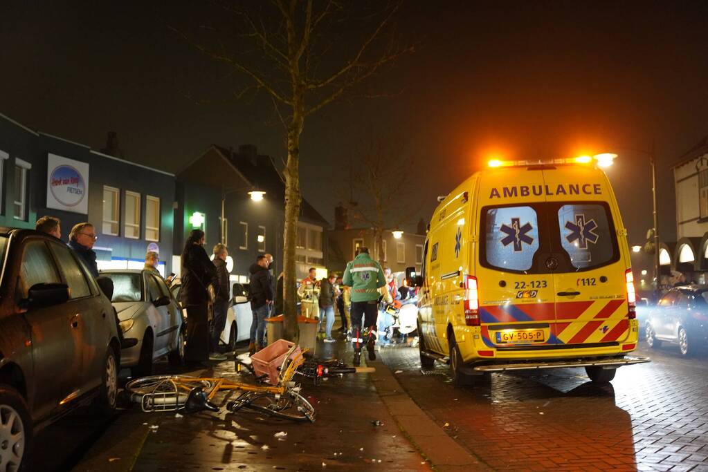 Drie fietsers gewond door ongeval met bestelbus