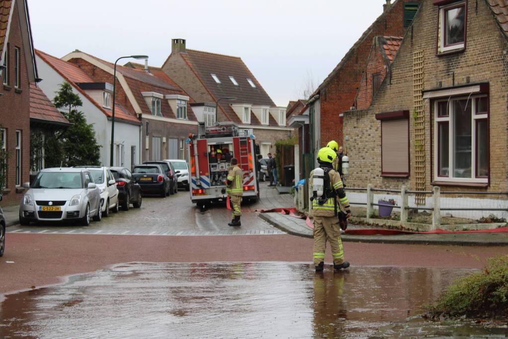 Brandweer blust schoorsteenbrand