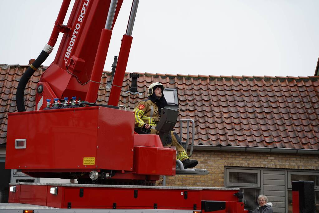 Brandweer blust schoorsteenbrand