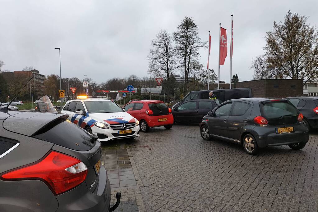 Scooterrijdster gewond bij aanrijding met auto