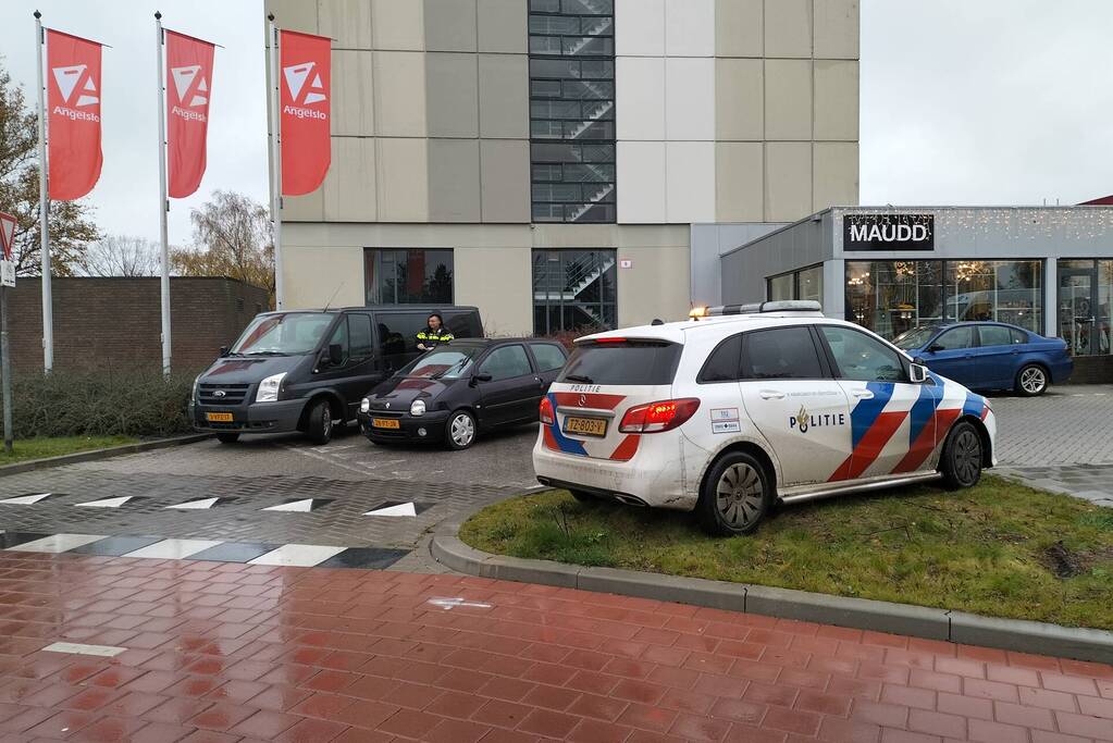 Scooterrijdster gewond bij aanrijding met auto