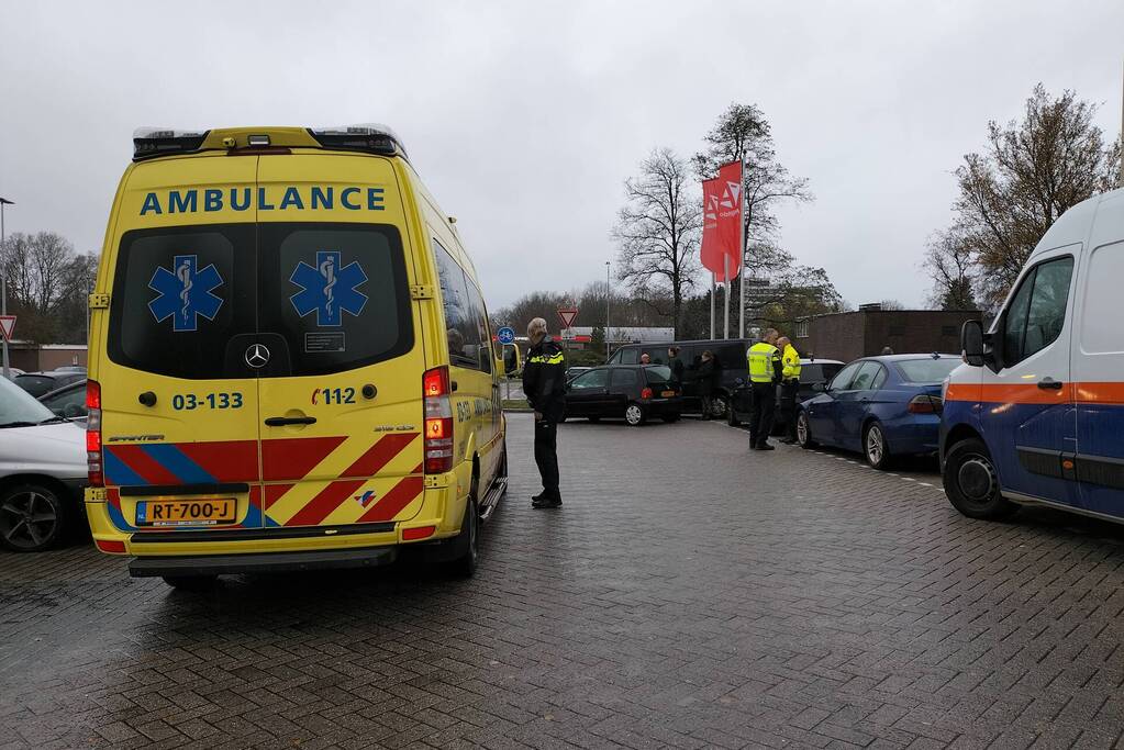 Scooterrijdster gewond bij aanrijding met auto