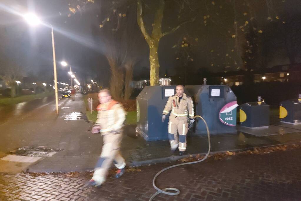 Brand blust brand in afvalcontainer