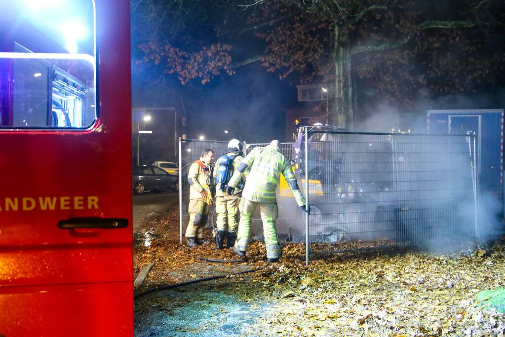 Veel rookontwikkeling door brand in dixi