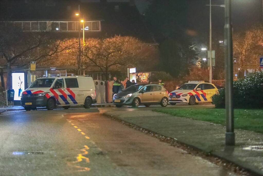 Agenten bemiddelen bij ruzie op straat